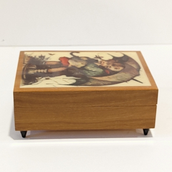 vintage Hummel jewelry music box - Picture 4 of 16